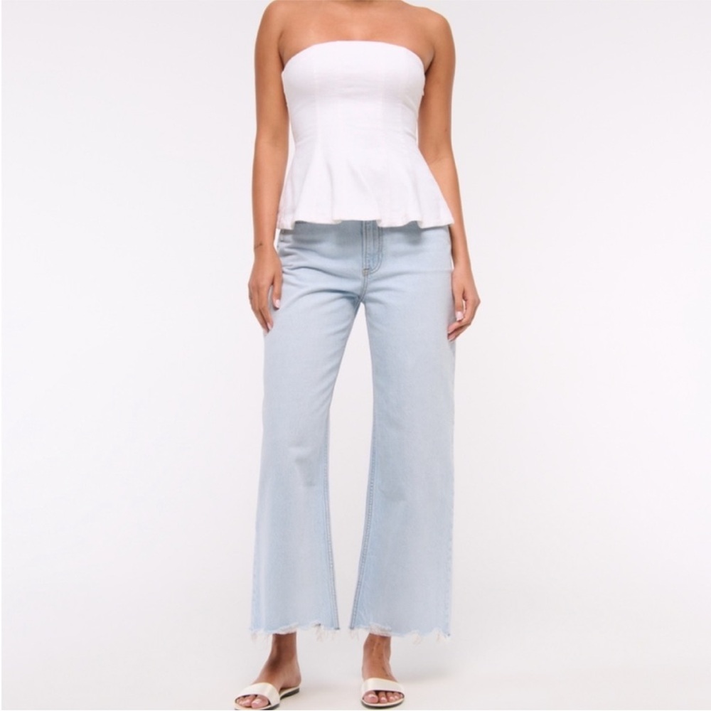 Abercrombie & Fitch
High Rise Cropped Wide LegJean